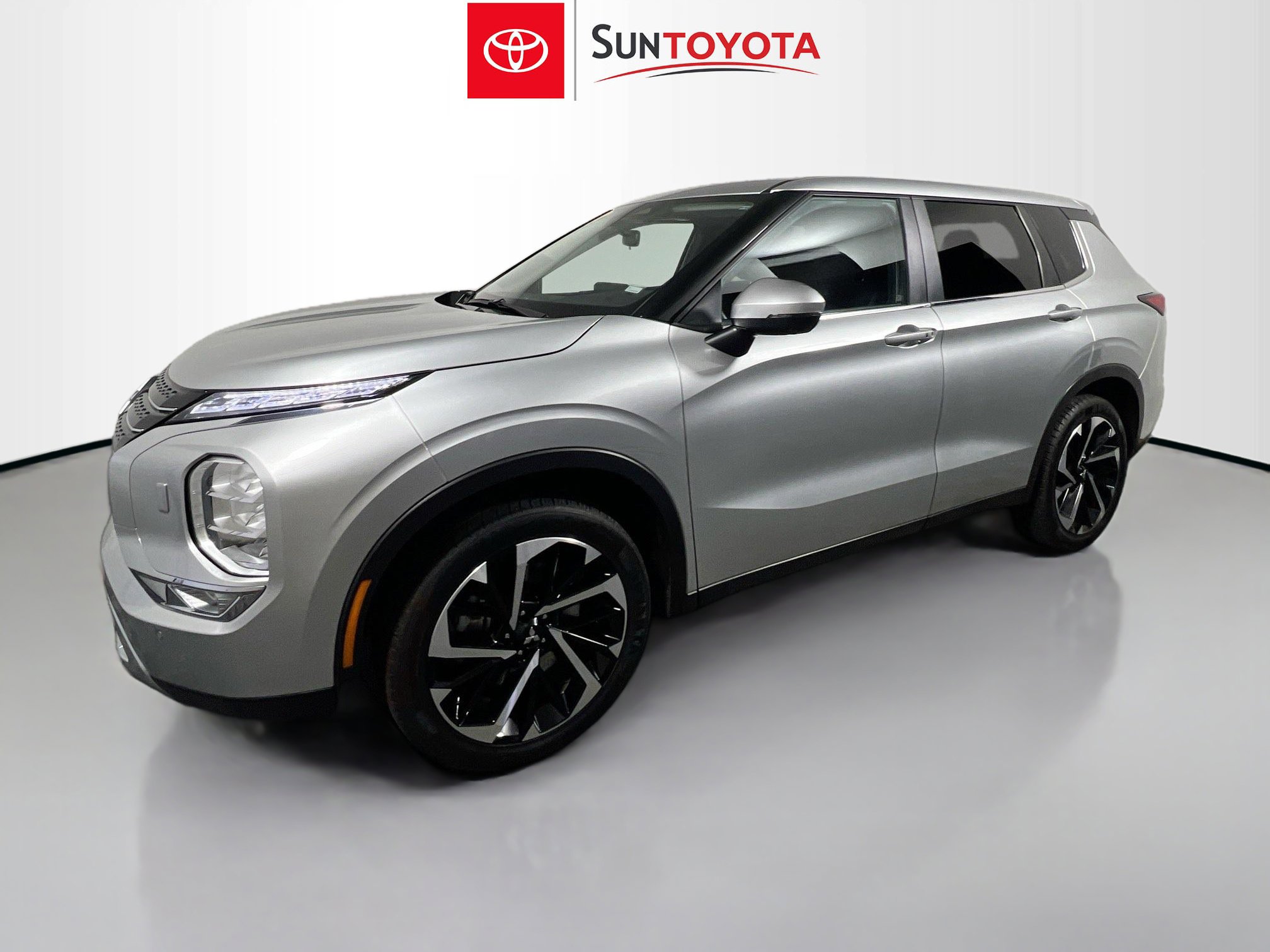 Used 2024 Mitsubishi Outlander SE image 9