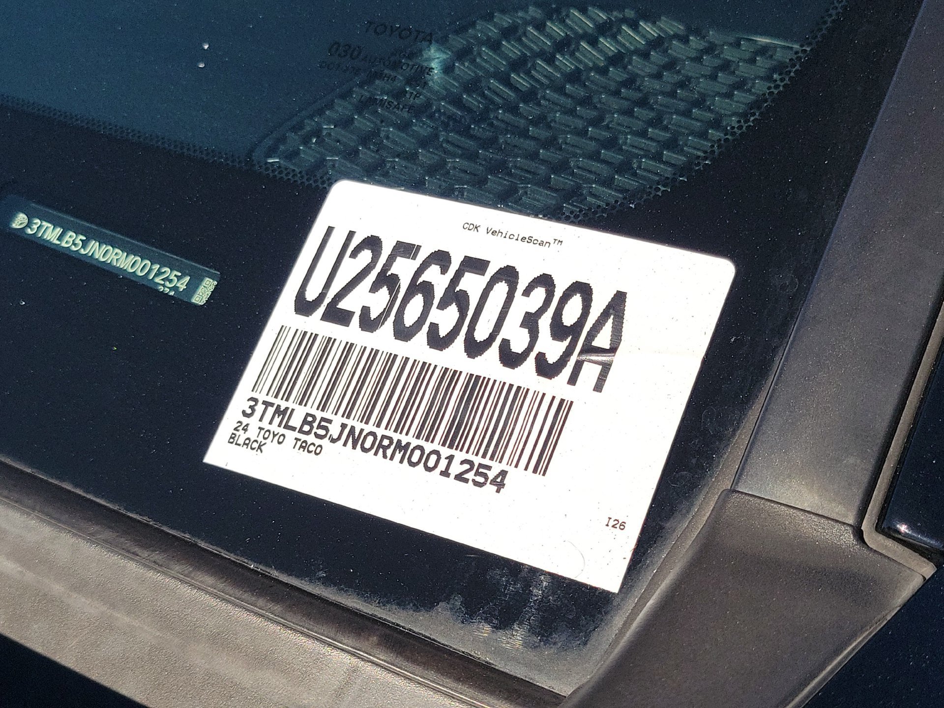 Used 2024 Toyota Tacoma SR5 AWD/4WD image 8