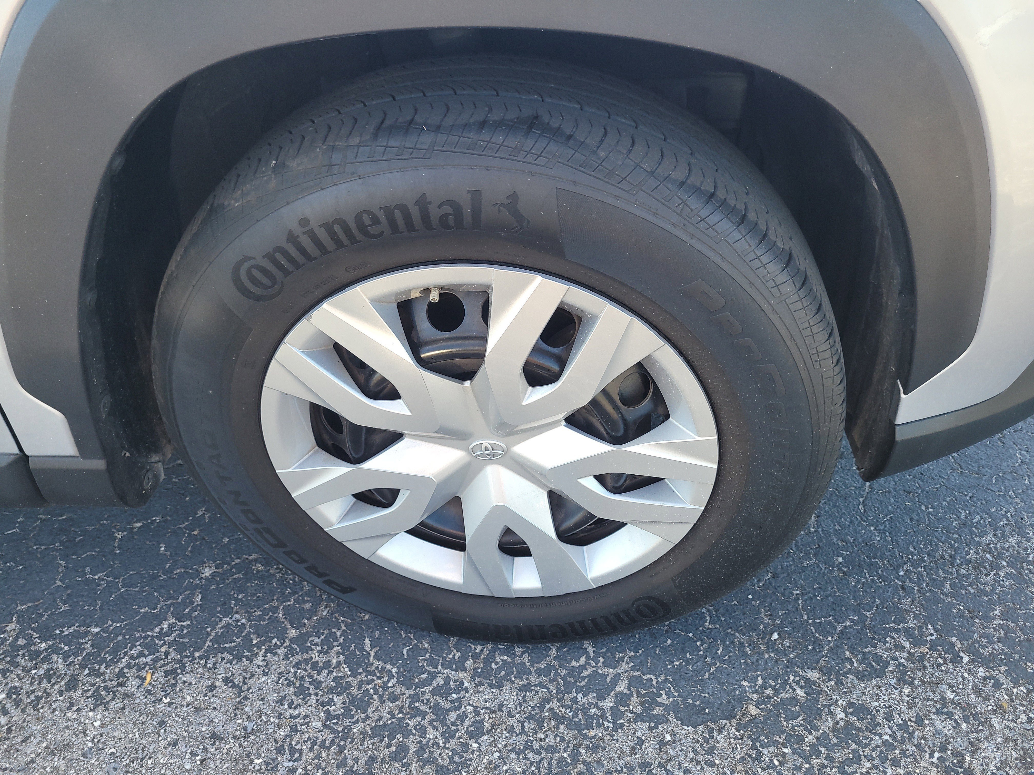 Used 2023 Toyota Corolla Cross L FWD image 9