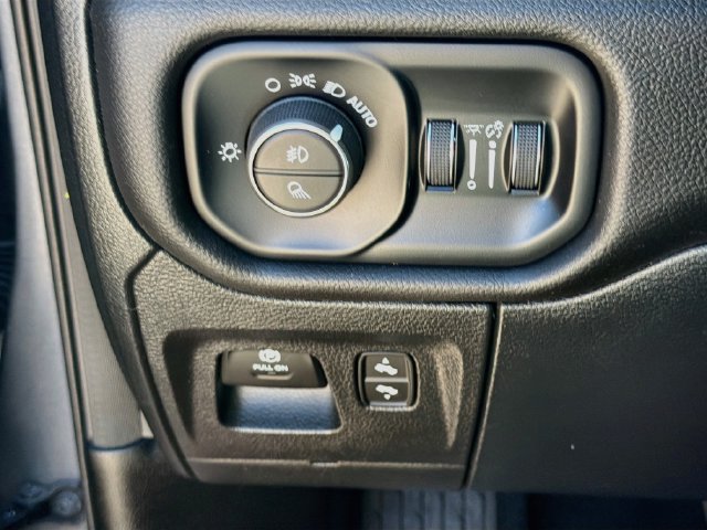 Used 2025 RAM 1500 Laramie w/ Sport Appearance Package AWD/4WD image 33