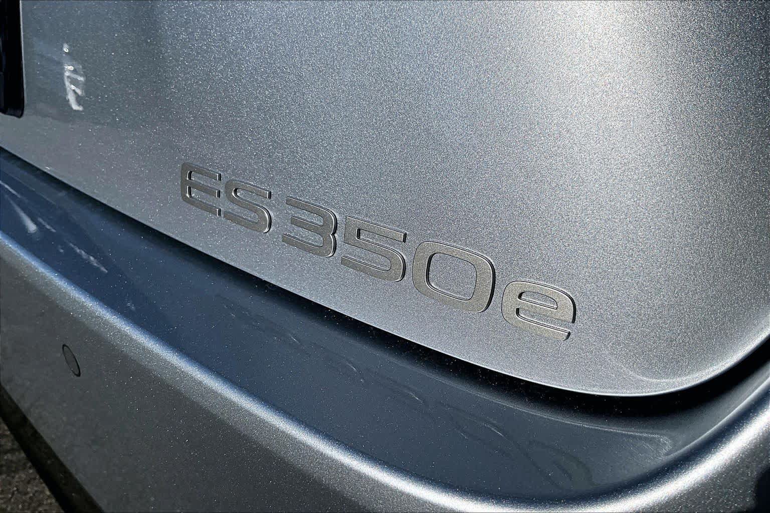 New 2026 Lexus ES 350e w/ Convenience Package FWD image 8