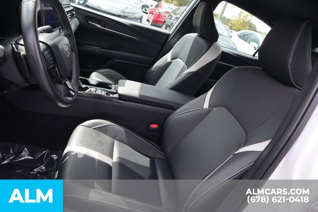 Used 2025 Toyota Camry SE image 11