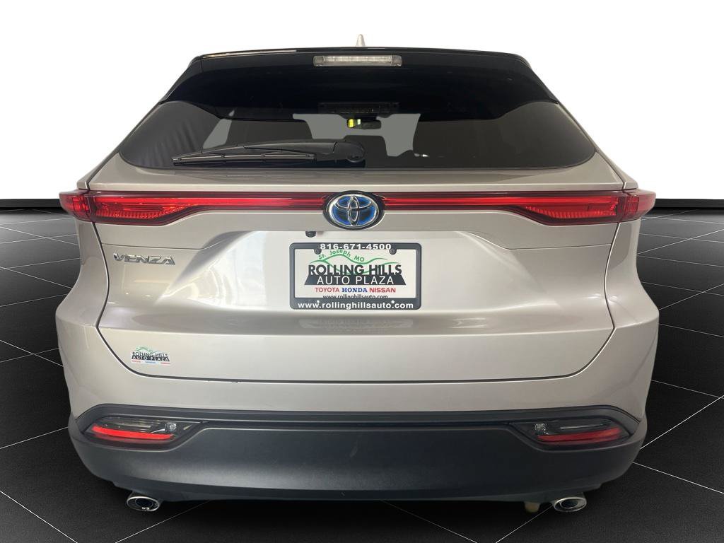 Used 2024 Toyota Venza LE AWD/4WD image 4