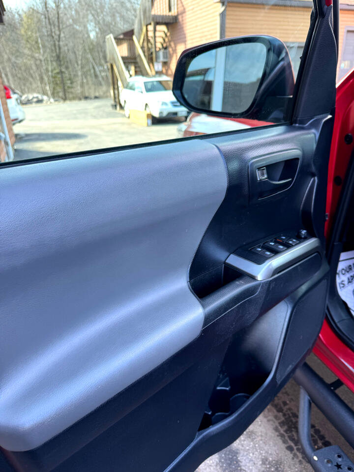 Used 2020 Toyota Tacoma SR5 image 6