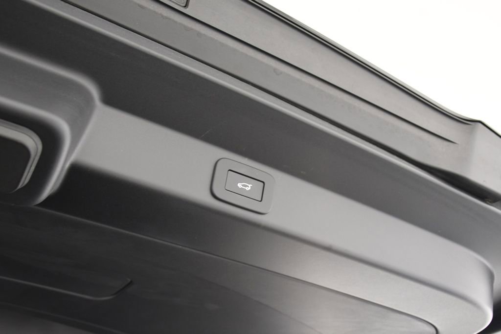 Certified 2025 Land Rover Range Rover Sport Dynamic SE image 24