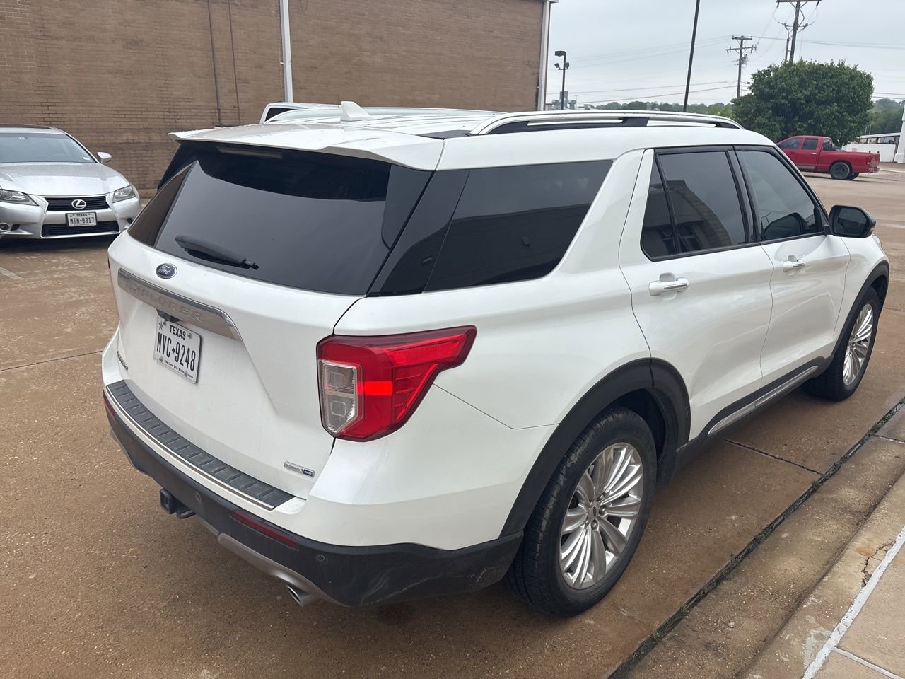 Used 2020 Ford Explorer Limited w/ Class III Trailer Tow Package AWD/4WD image 3