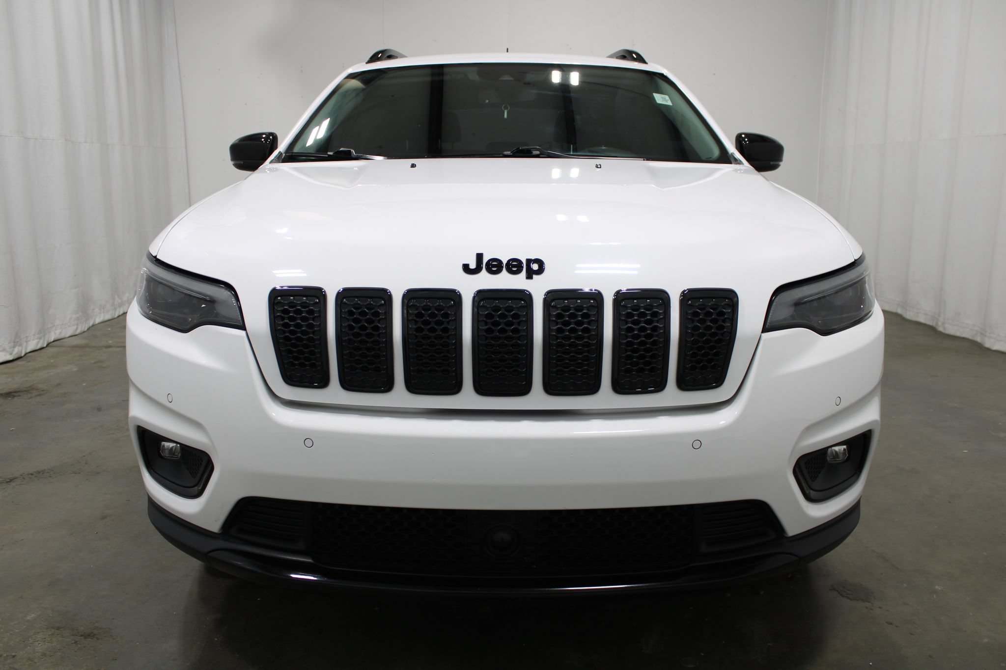 Used 2023 Jeep Cherokee Altitude Lux AWD/4WD image 3