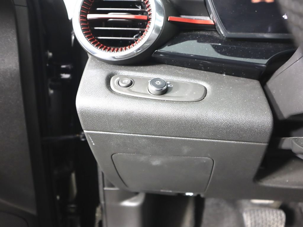 Used 2024 Chevrolet Trax RS image 14