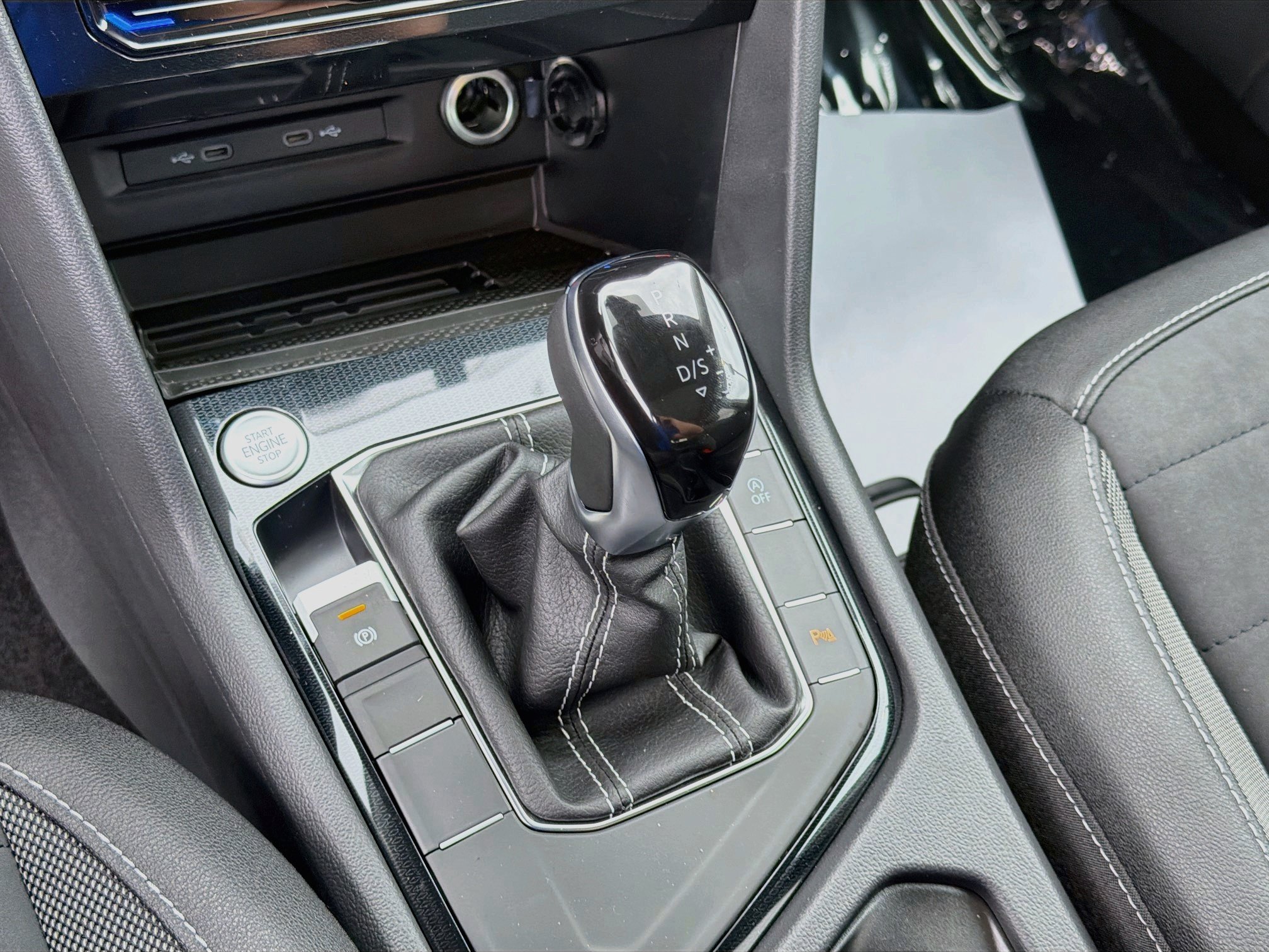 New 2026 Volkswagen Taos SE FWD image 15