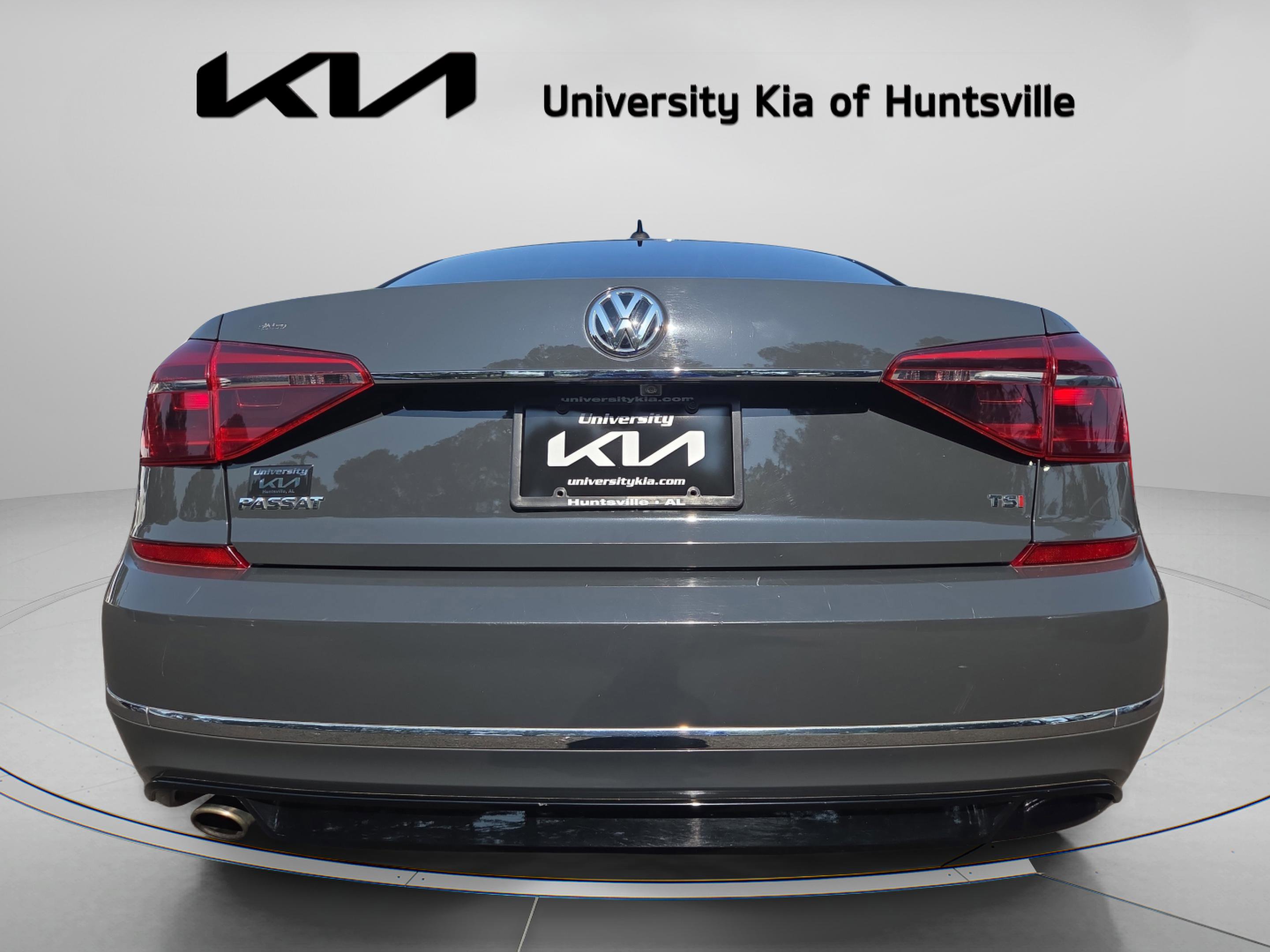 Used 2017 Volkswagen Passat 1.8T R-Line FWD image 7