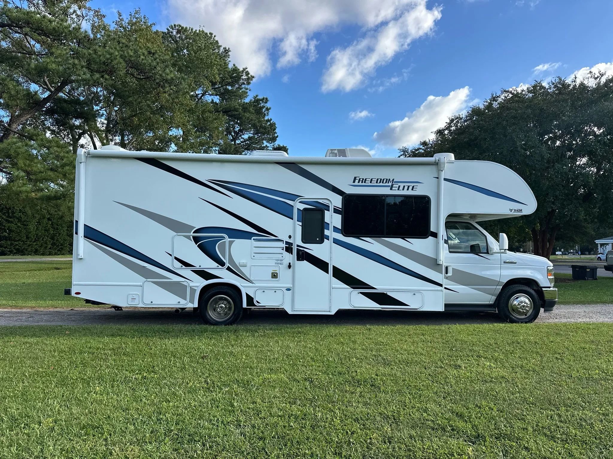 Used 2021 Ford E-450 and Econoline 450 Super Duty w/ Motorhome Prep Package image 7