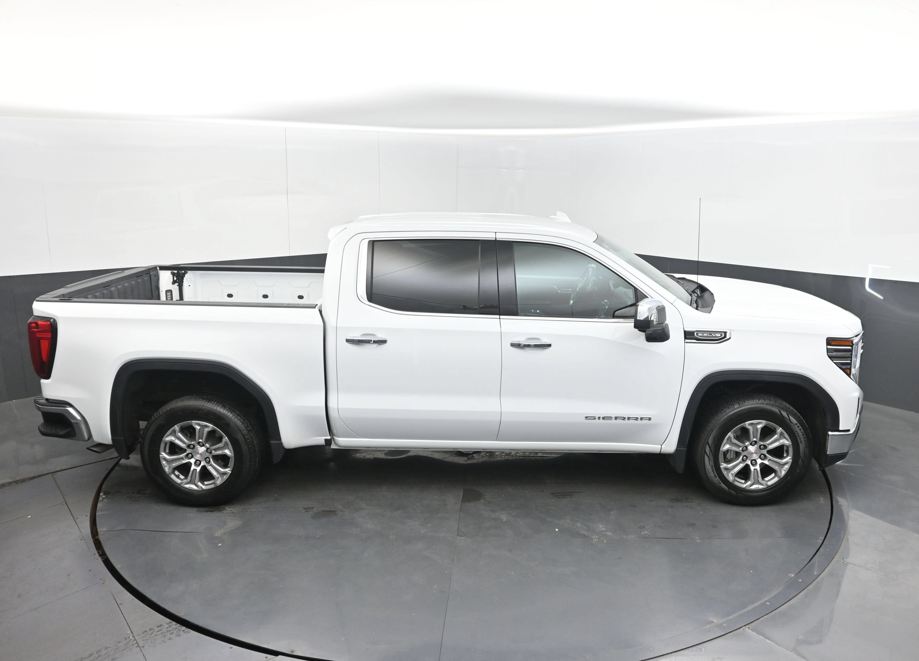 Used 2025 GMC Sierra 1500 SLT RWD image 37