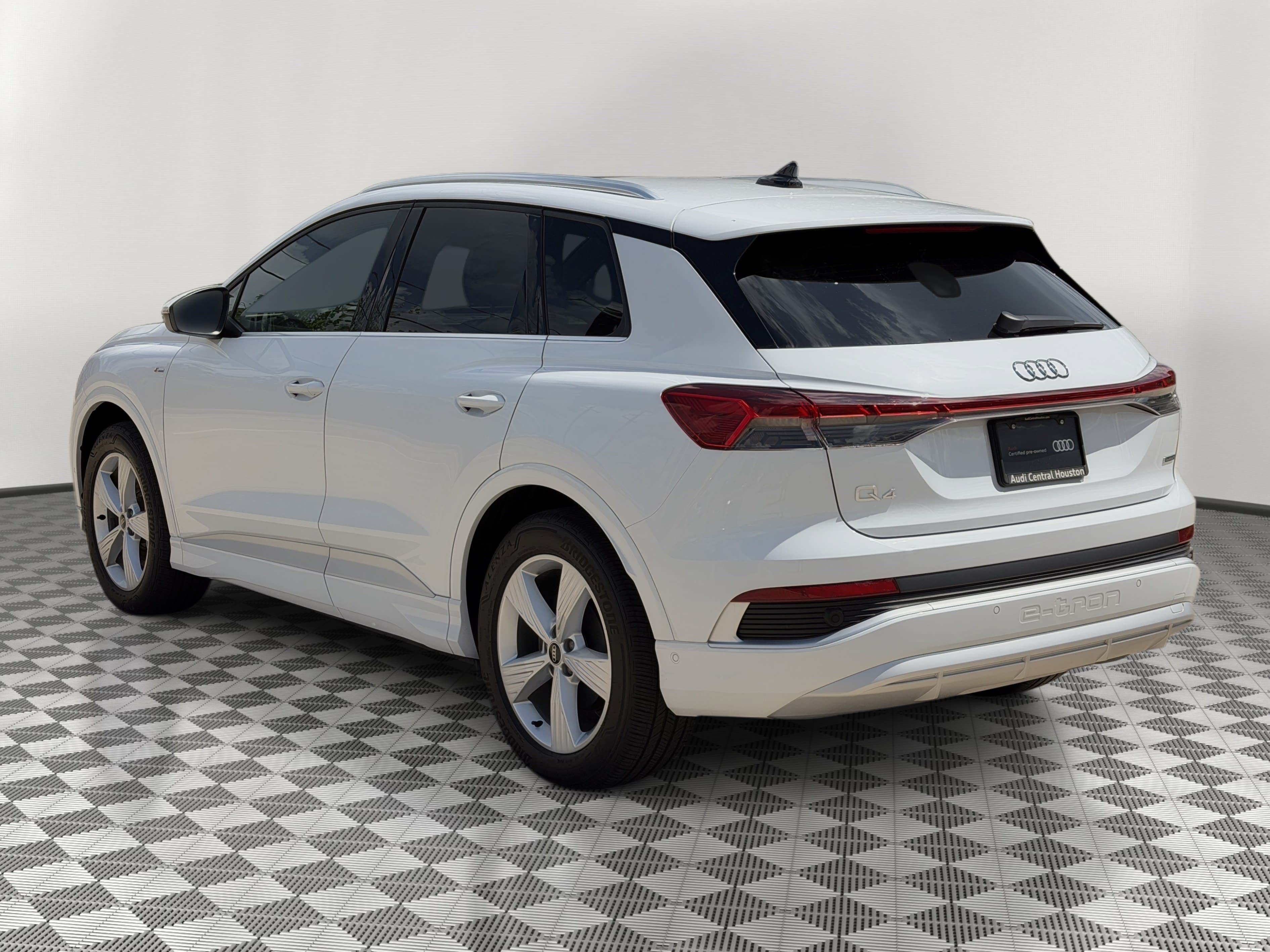 Certified 2024 Audi Q4 e-tron Premium Plus w/ Premium Plus AWD/4WD image 3