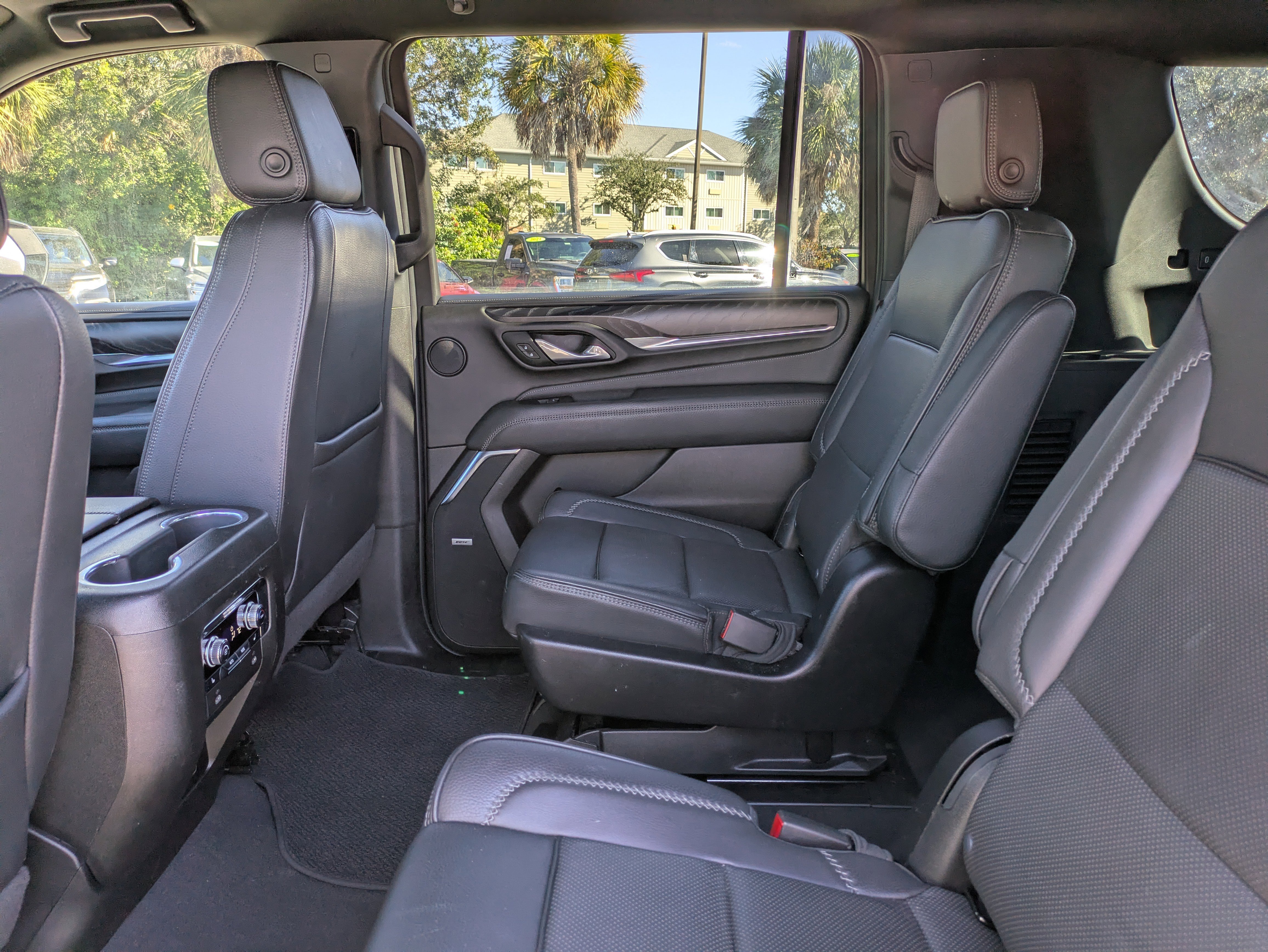 Used 2024 GMC Yukon XL Denali image 15