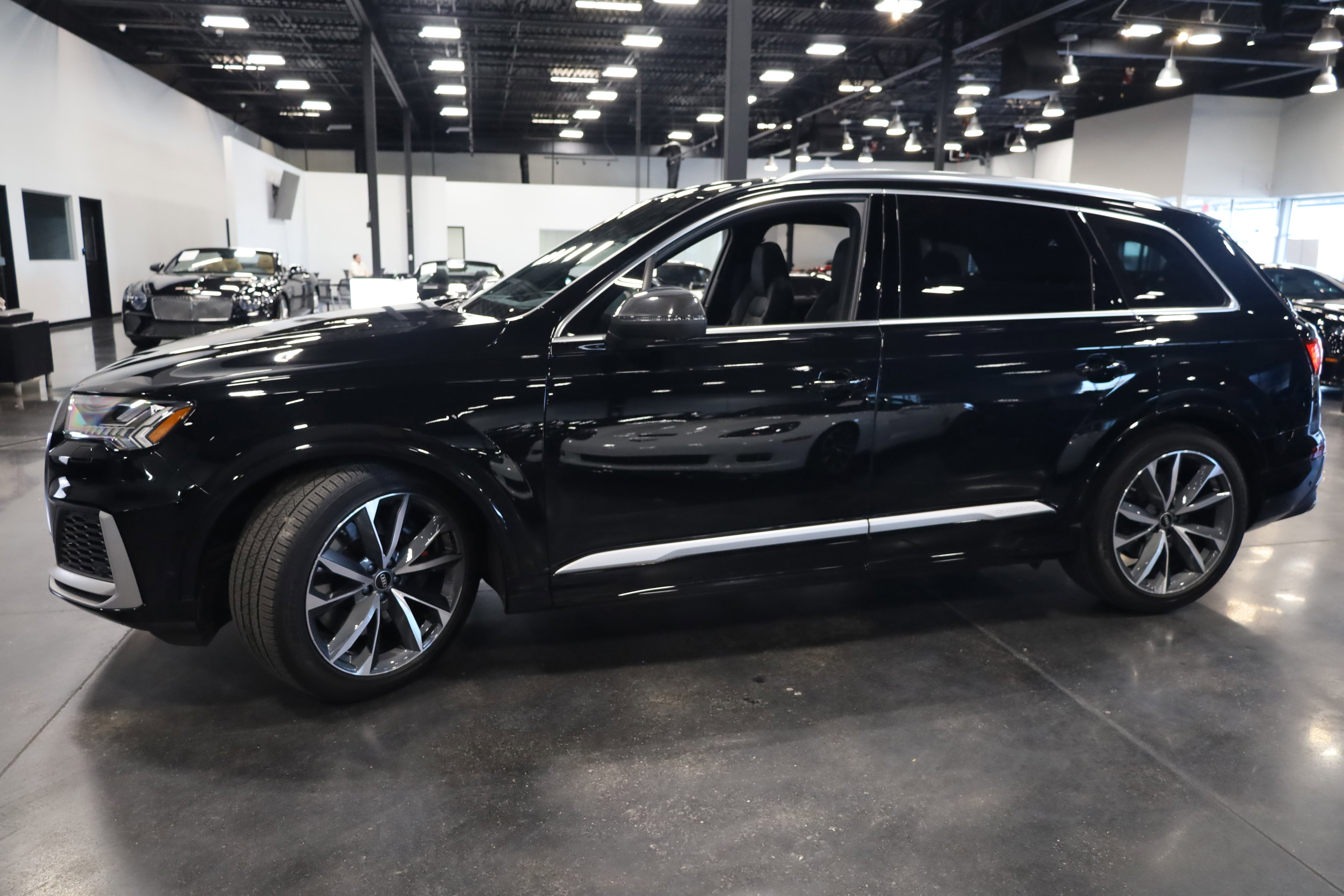 Used 2023 Audi SQ7 Prestige image 9