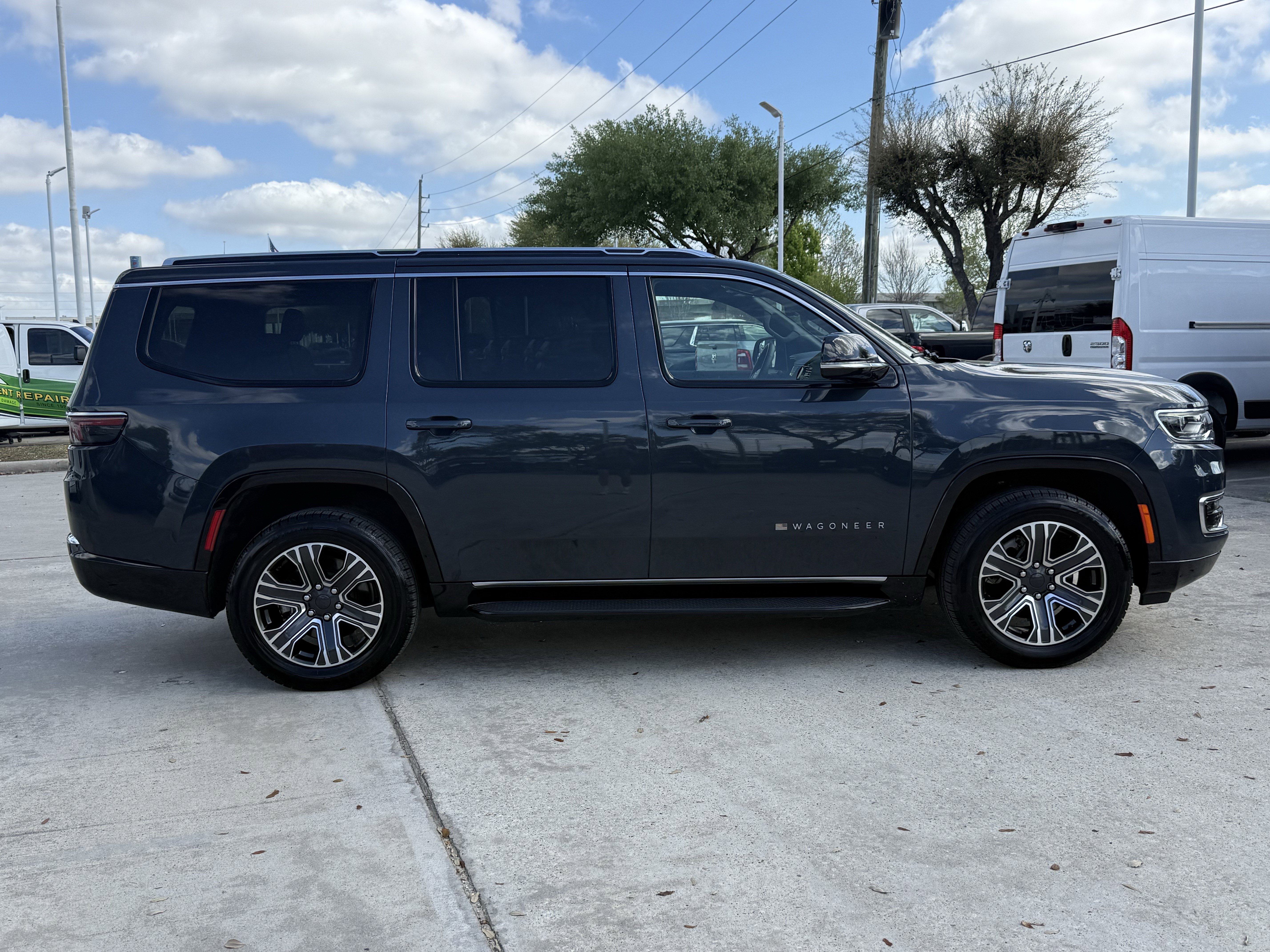 Used 2024 Jeep Wagoneer Series II RWD image 3