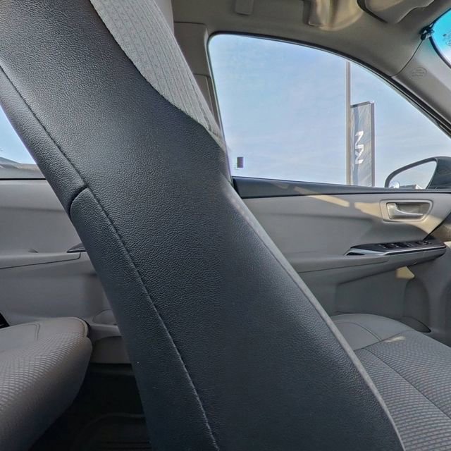 Used 2017 Toyota Camry SE image 26