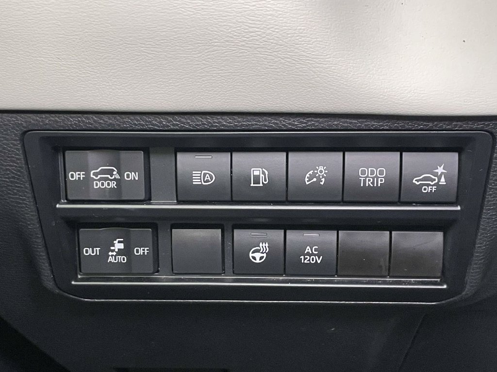 Used 2023 Toyota Sequoia Capstone AWD/4WD image 39