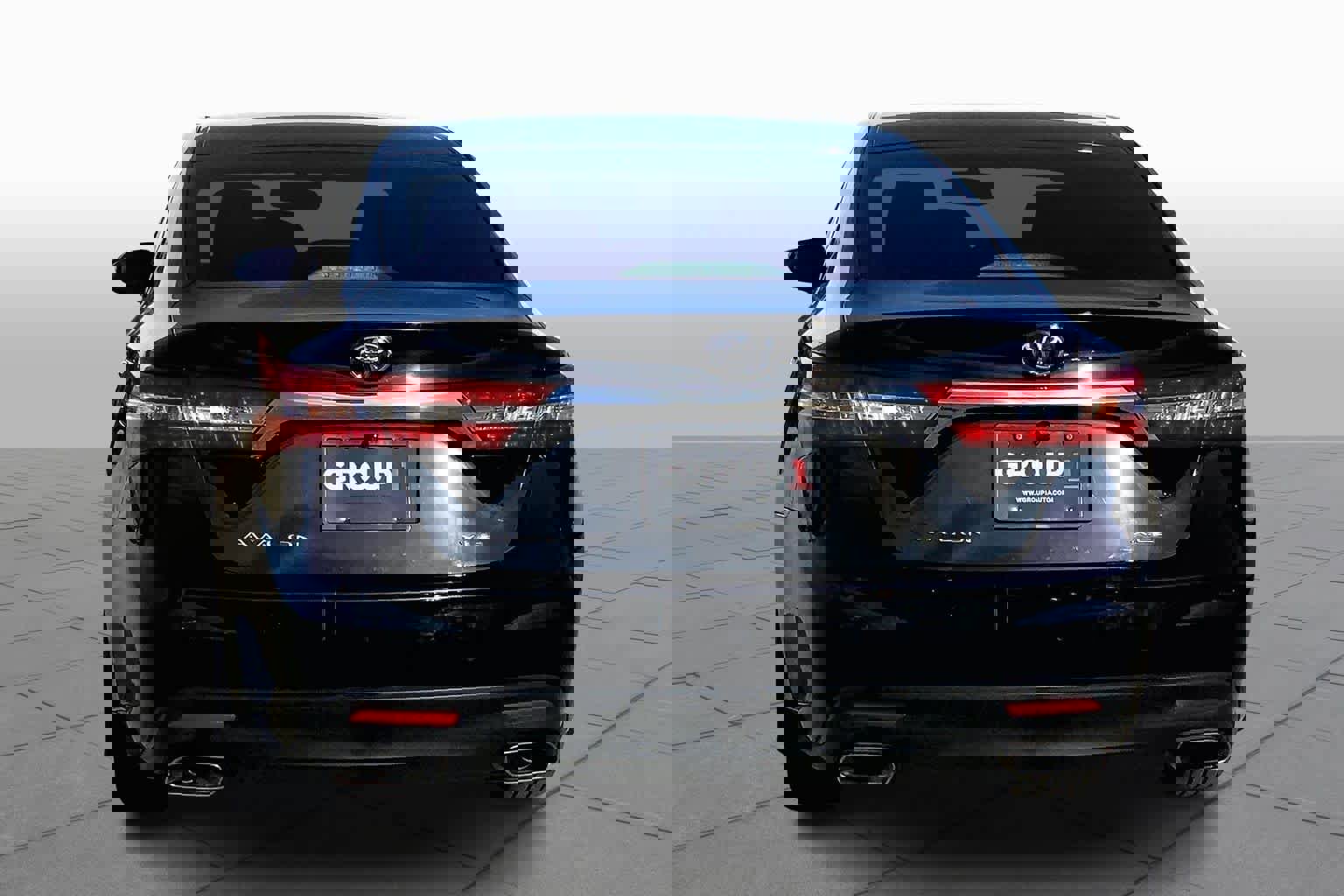 Used 2013 Toyota Avalon XLE image 4