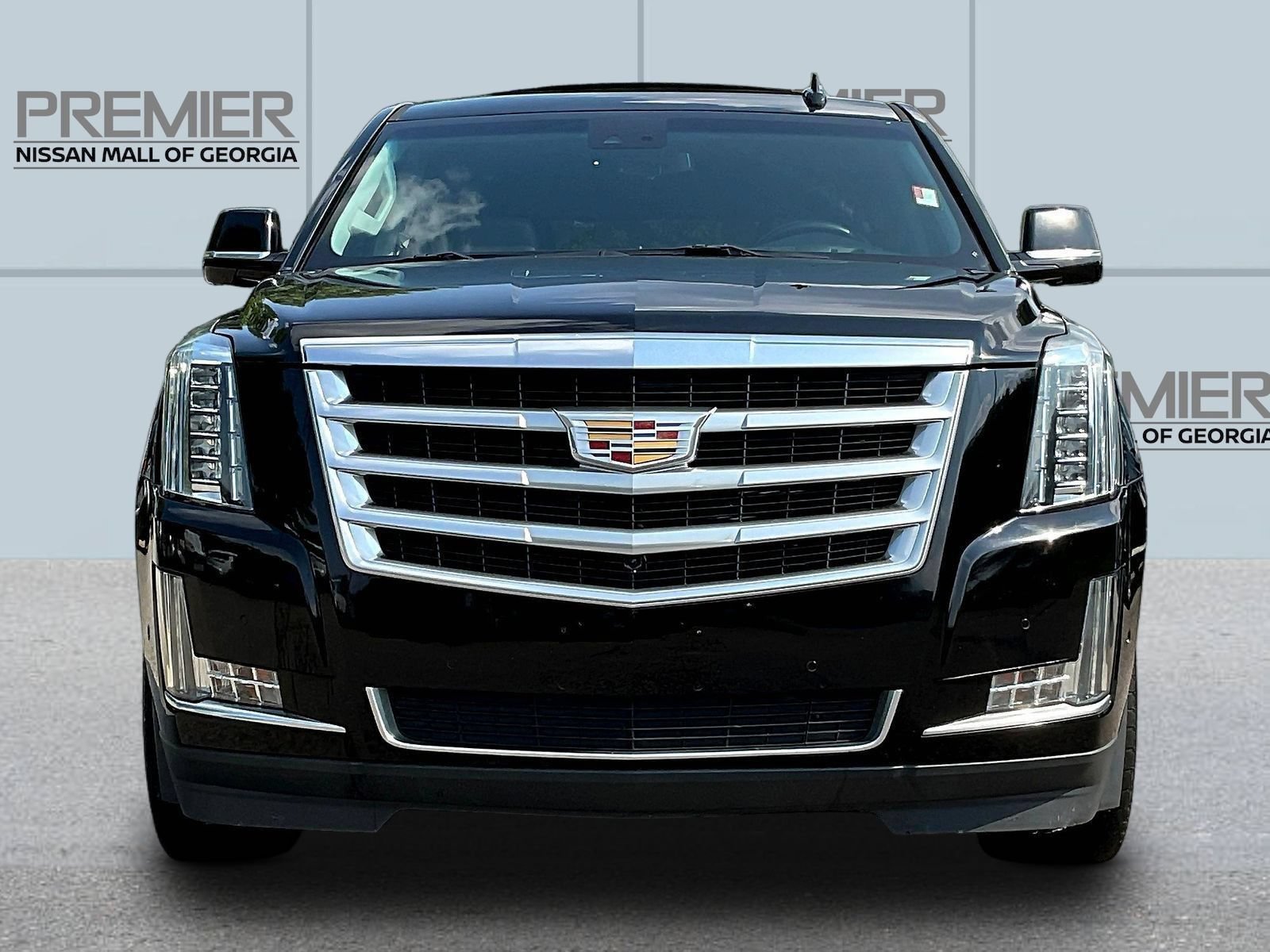 Used 2019 Cadillac Escalade Luxury AWD/4WD image 2