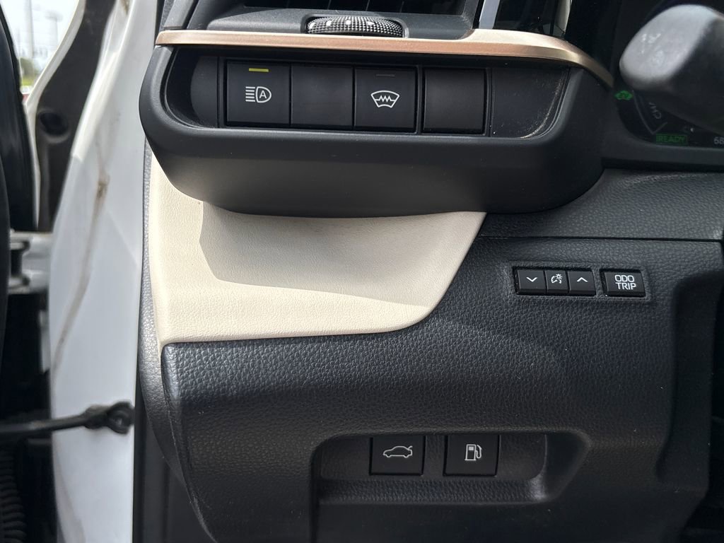 Used 2023 Toyota Crown Limited image 36