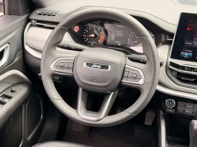 Used 2024 Jeep Compass Latitude AWD/4WD image 17