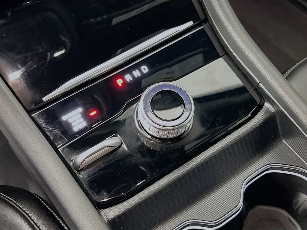 Used 2025 Jeep Grand Cherokee L Limited w/ Black Appearance Package image 18