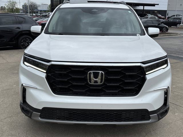 Used 2025 Honda Pilot Elite image 13