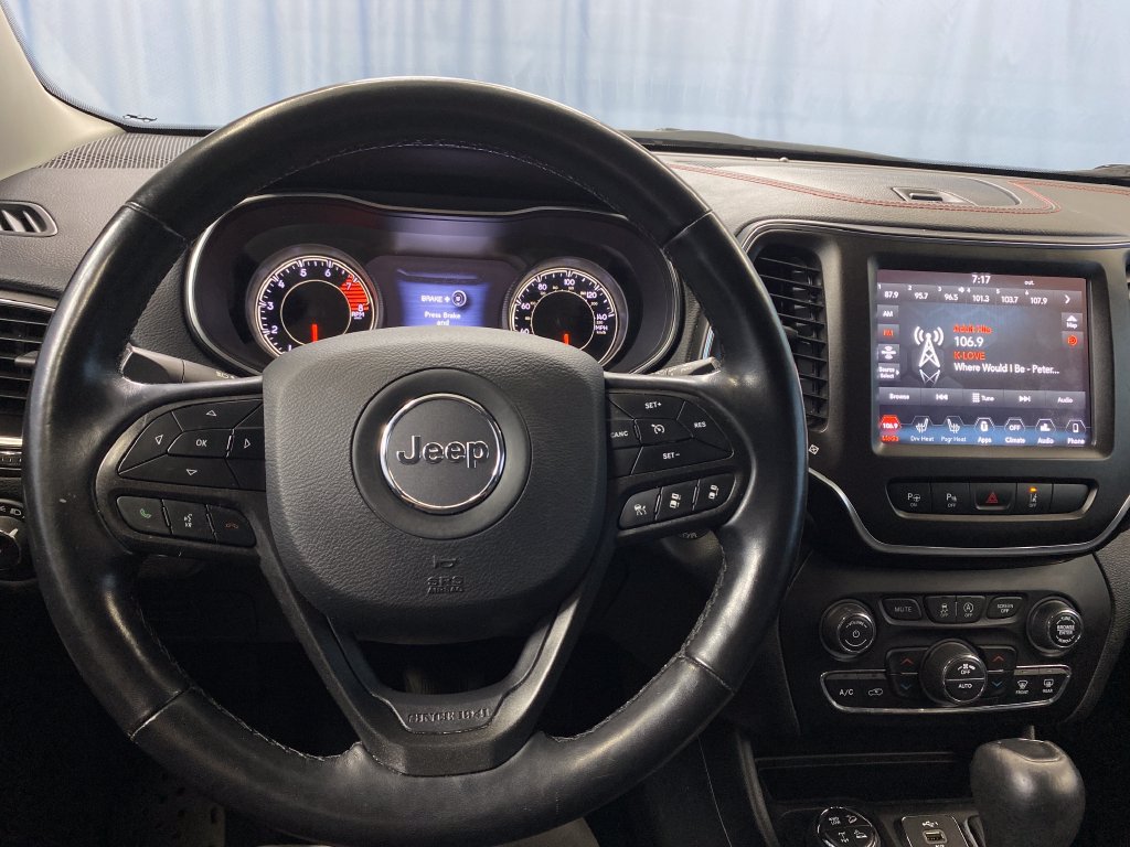 Used 2020 Jeep Cherokee Trailhawk AWD/4WD image 19