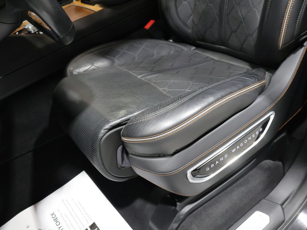 Used 2022 Jeep Grand Wagoneer Series III AWD/4WD image 12