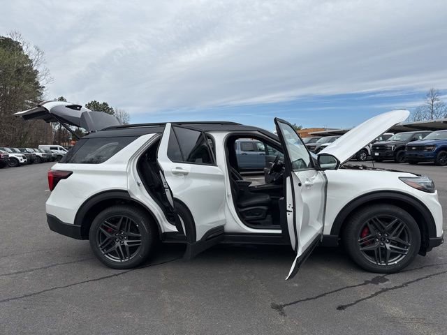 Used 2025 Ford Explorer ST AWD/4WD image 25