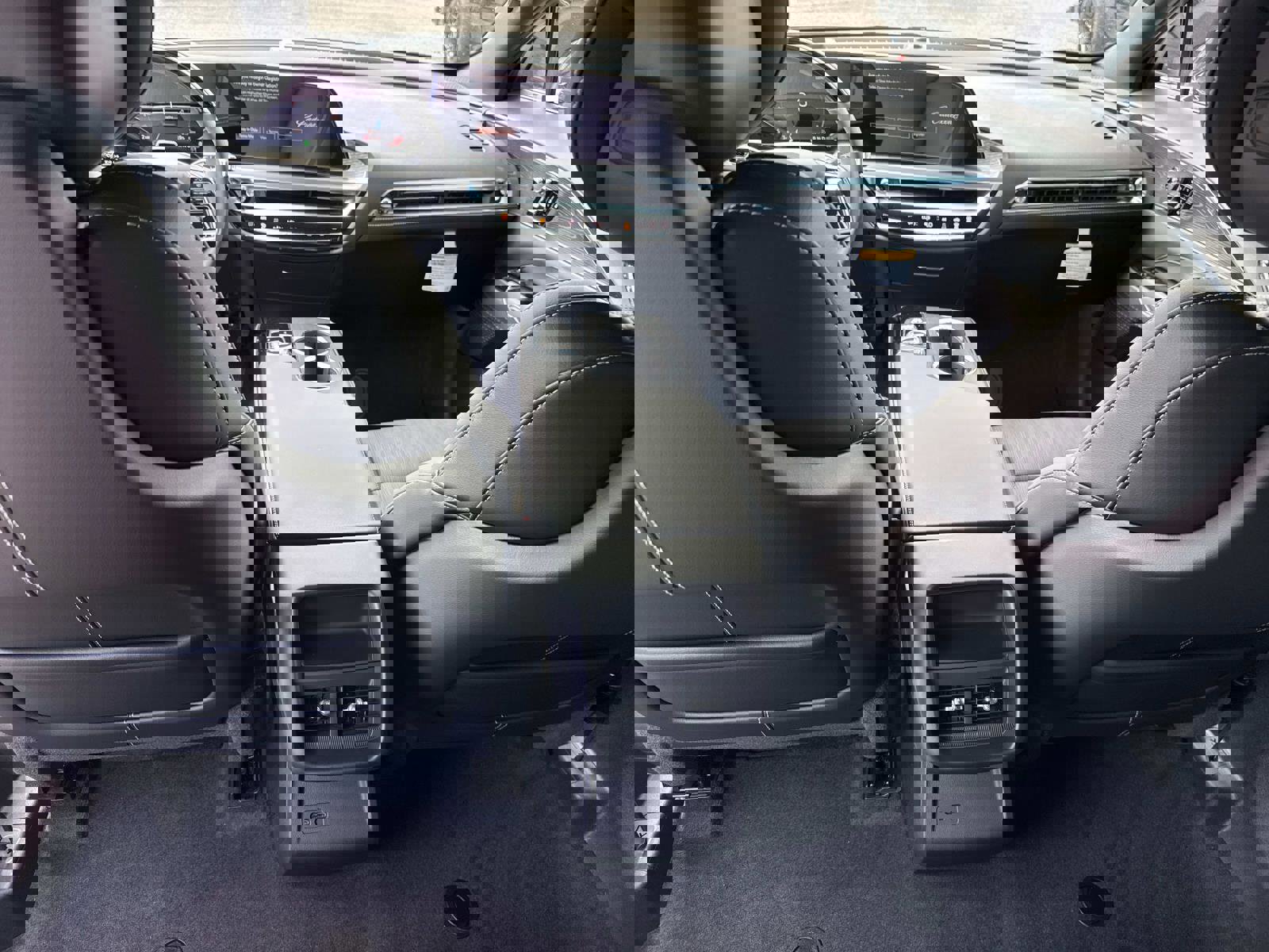 New 2026 Cadillac Lyriq Luxury image 33