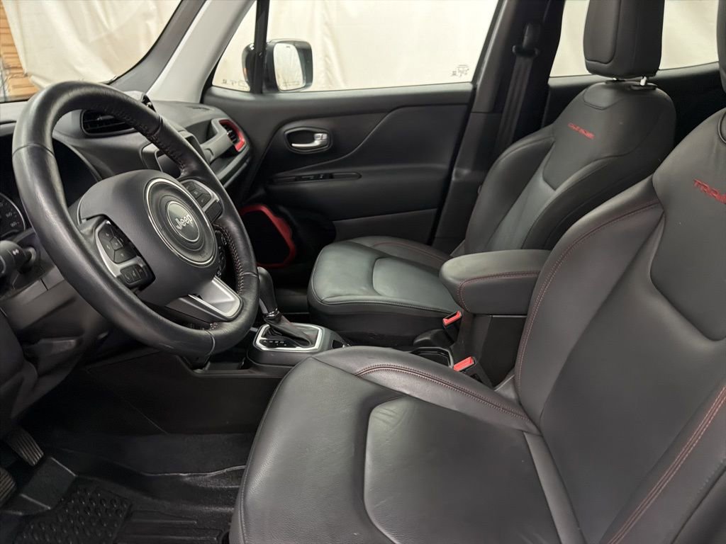 Used 2023 Jeep Renegade Trailhawk w/ Trailhawk Elite Group AWD/4WD image 15