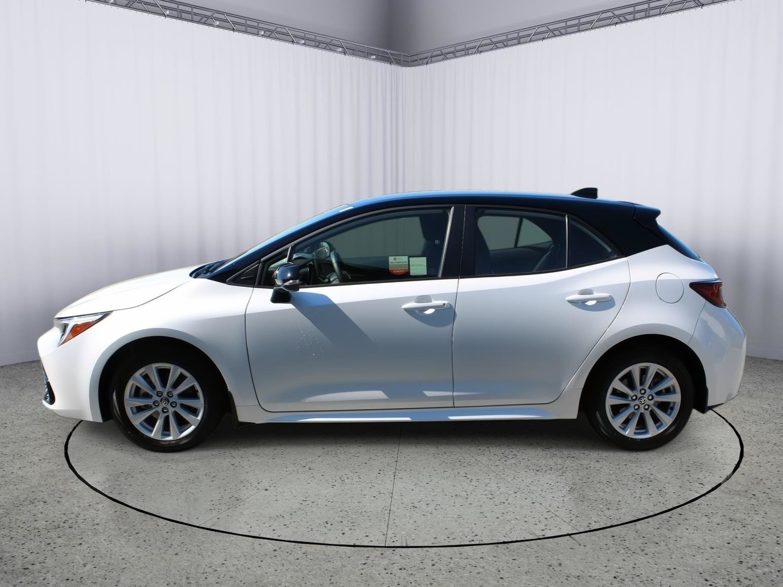 Certified 2024 Toyota Corolla SE w/ SE Package FWD image 5