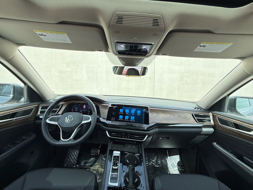 Used 2025 Volkswagen Atlas SE image 6