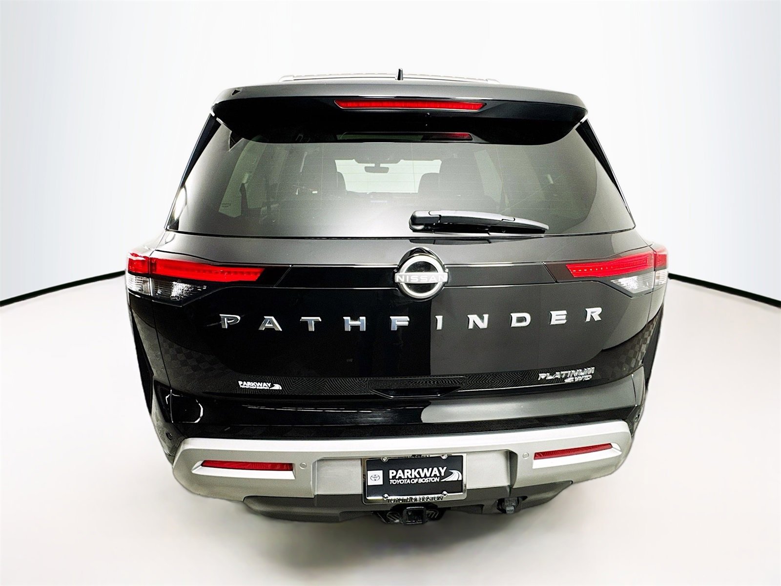 Used 2023 Nissan Pathfinder Platinum image 6