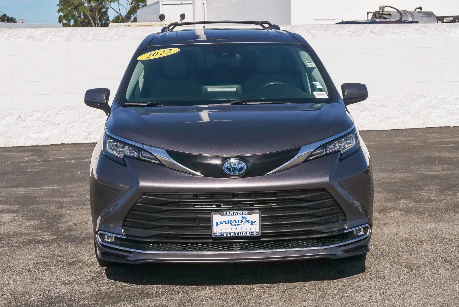 Used 2022 Toyota Sienna XLE image 2