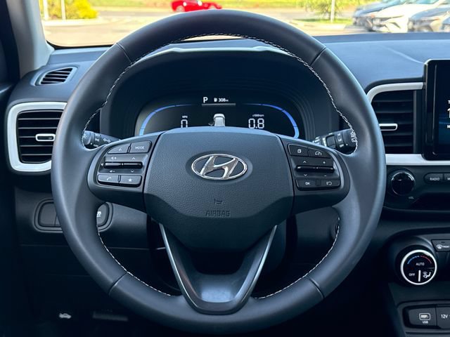 Used 2025 Hyundai Venue Limited FWD image 14