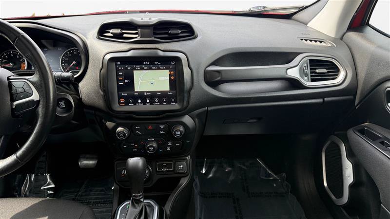 Used 2018 Jeep Renegade Latitude w/ UConnect 8.4 Nav Group AWD/4WD image 15