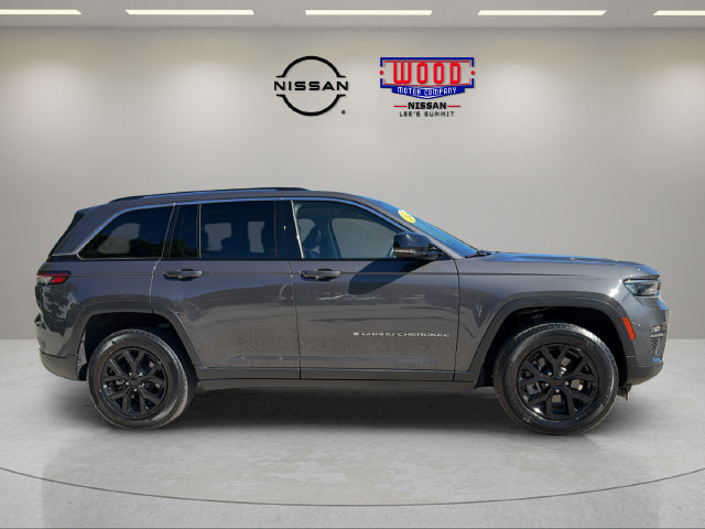 Used 2022 Jeep Grand Cherokee Limited AWD/4WD image 2
