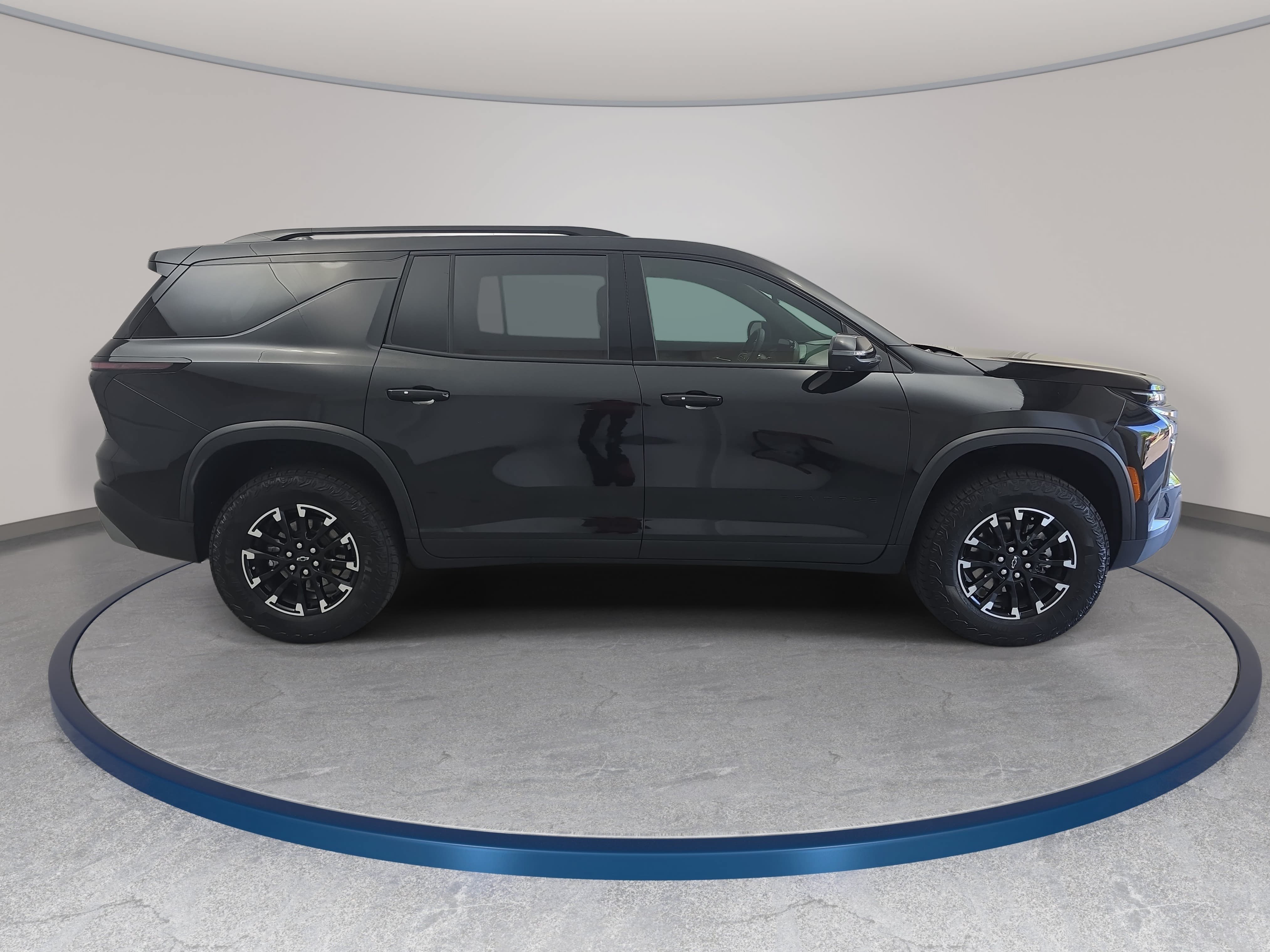 Used 2026 Chevrolet Traverse Z71 w/ Driver Confidence Package AWD/4WD image 4