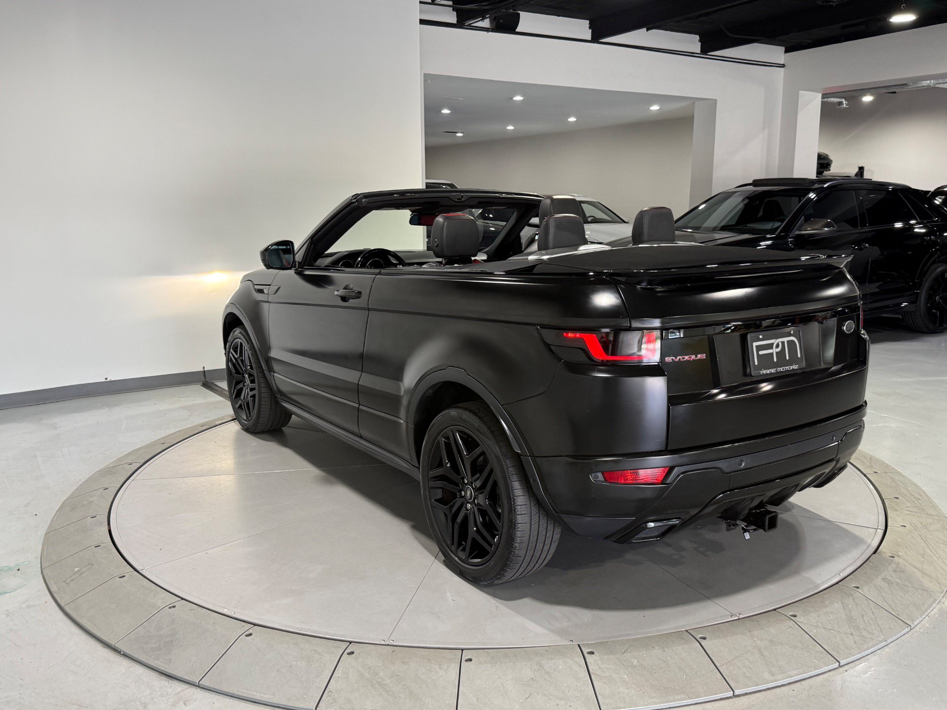 Used 2018 Land Rover Range Rover Evoque HSE Dynamic AWD/4WD image 17