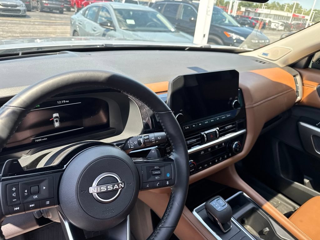 Certified 2025 Nissan Pathfinder Platinum w/ Black Appearance Package AWD/4WD image 14