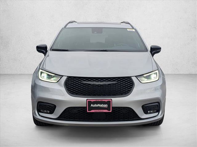 New 2026 Chrysler Pacifica Limited image 5