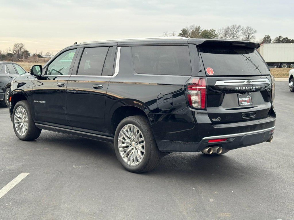 Used 2024 Chevrolet Suburban High Country image 8