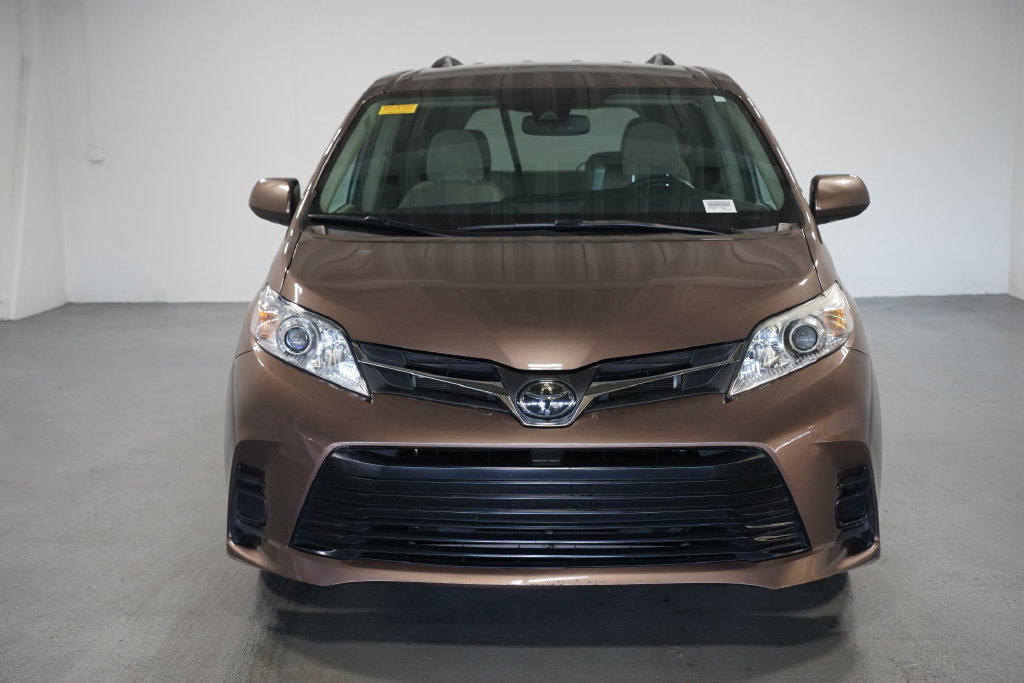 Certified 2020 Toyota Sienna LE FWD image 2