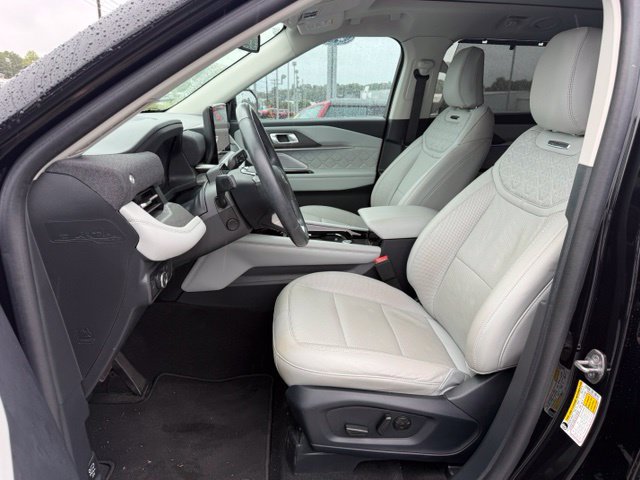 Used 2025 Ford Explorer Platinum w/ Ultimate Package AWD/4WD image 17