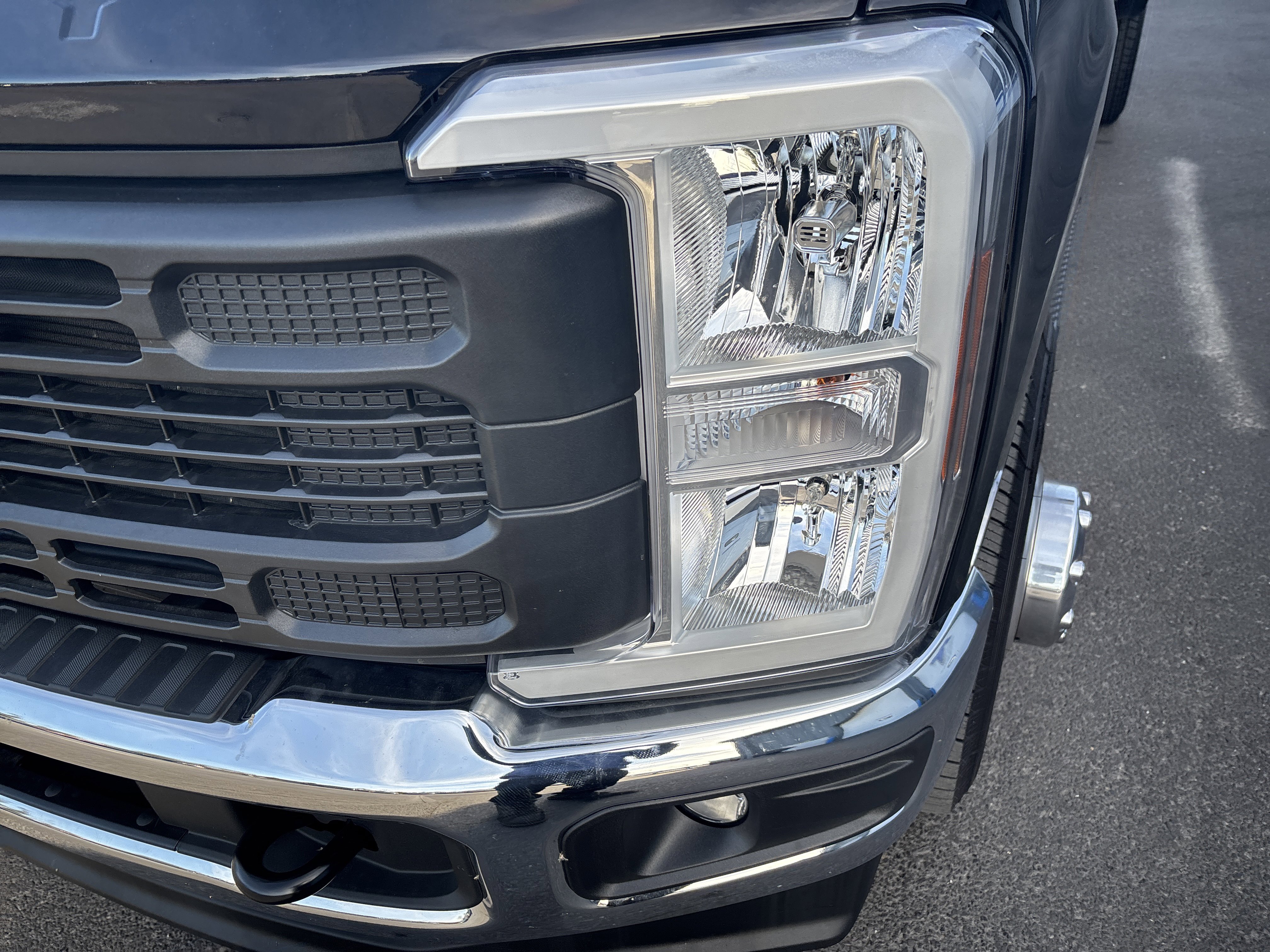 Used 2025 Ford F350 XL w/ XL Chrome Package image 10