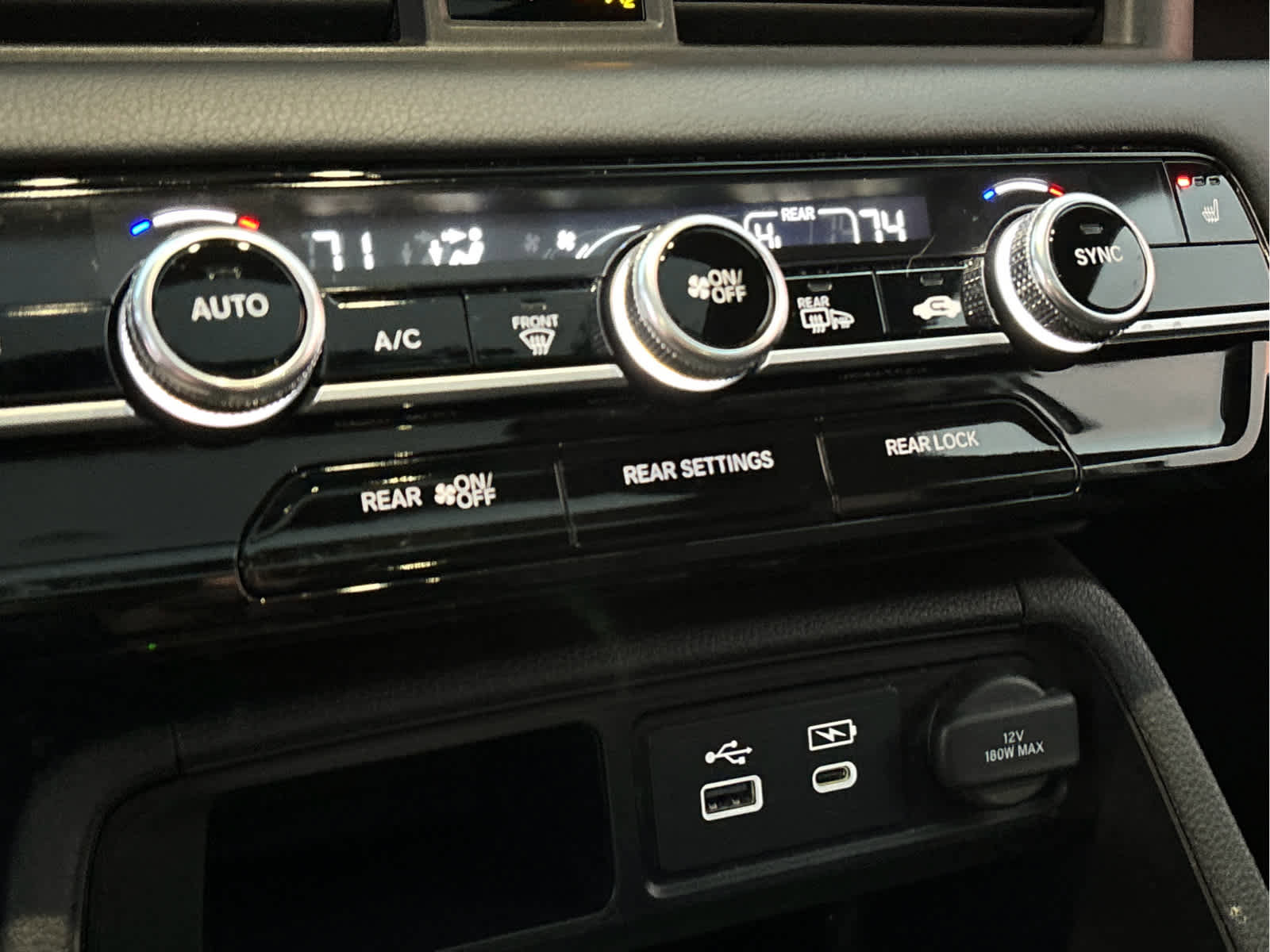 Used 2023 Honda Pilot Touring image 17