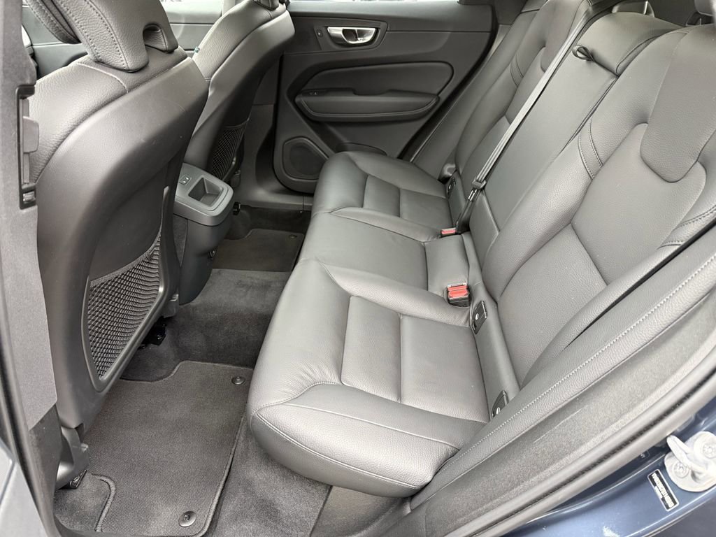 Certified 2025 Volvo XC60 B5 Plus image 11